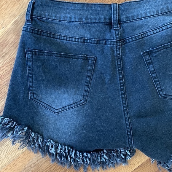 JEANS distressed black shortie shorts - Picture 4 of 6
